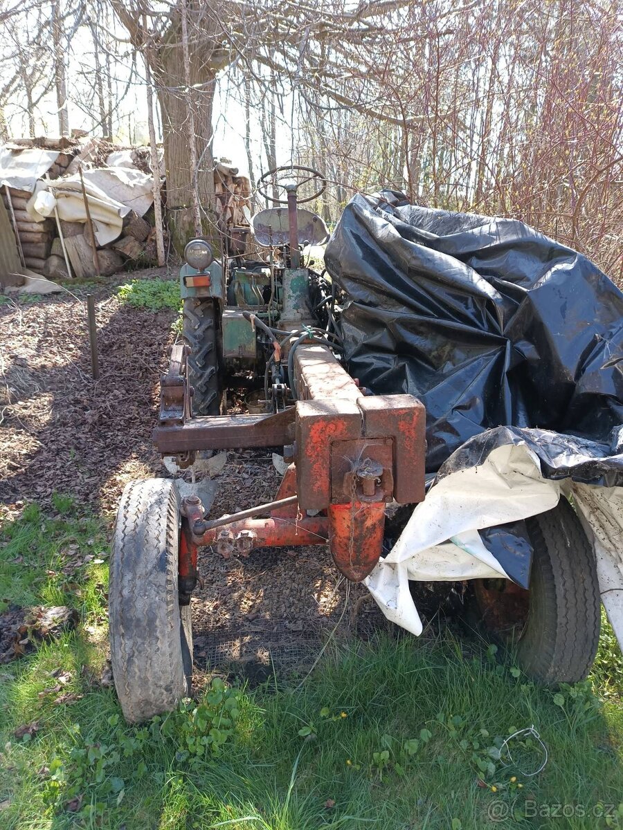Prodám traktor RS09 čtyř válec - 2