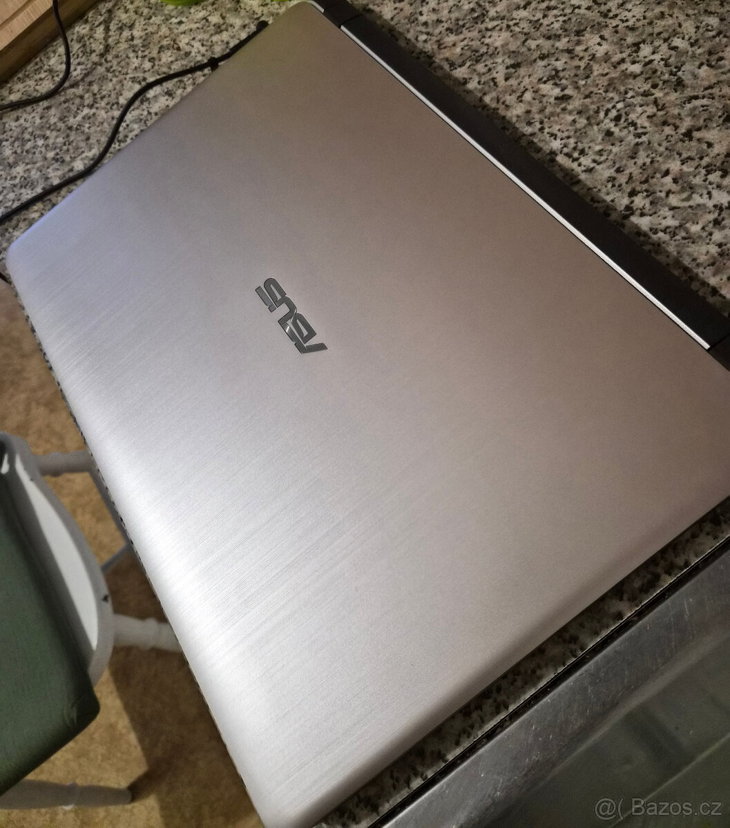 Asus X507U - 2