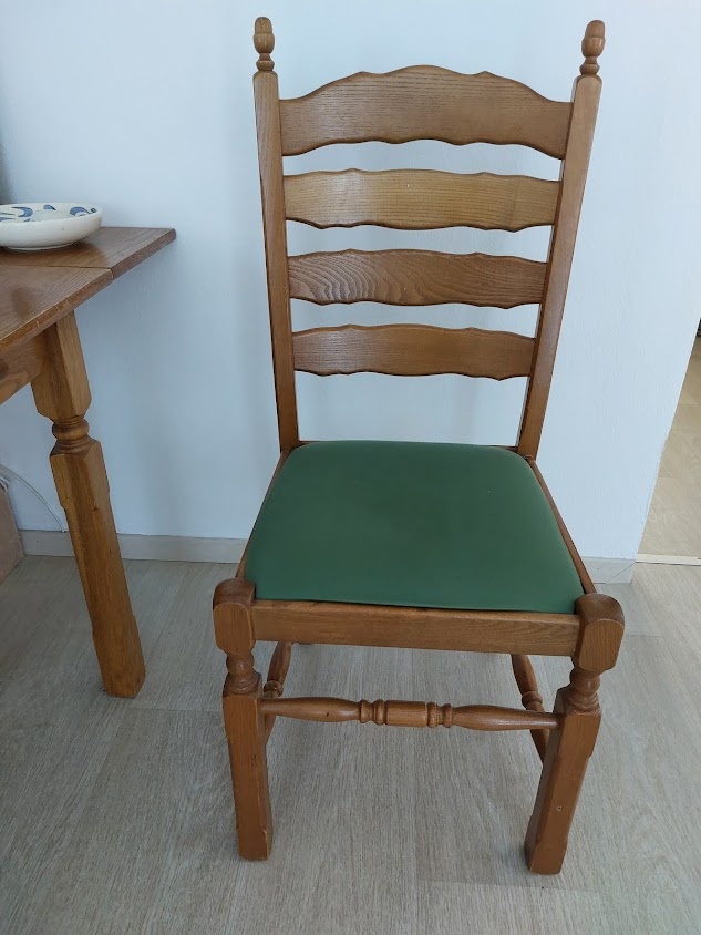 Stůl a 3 židle - 2