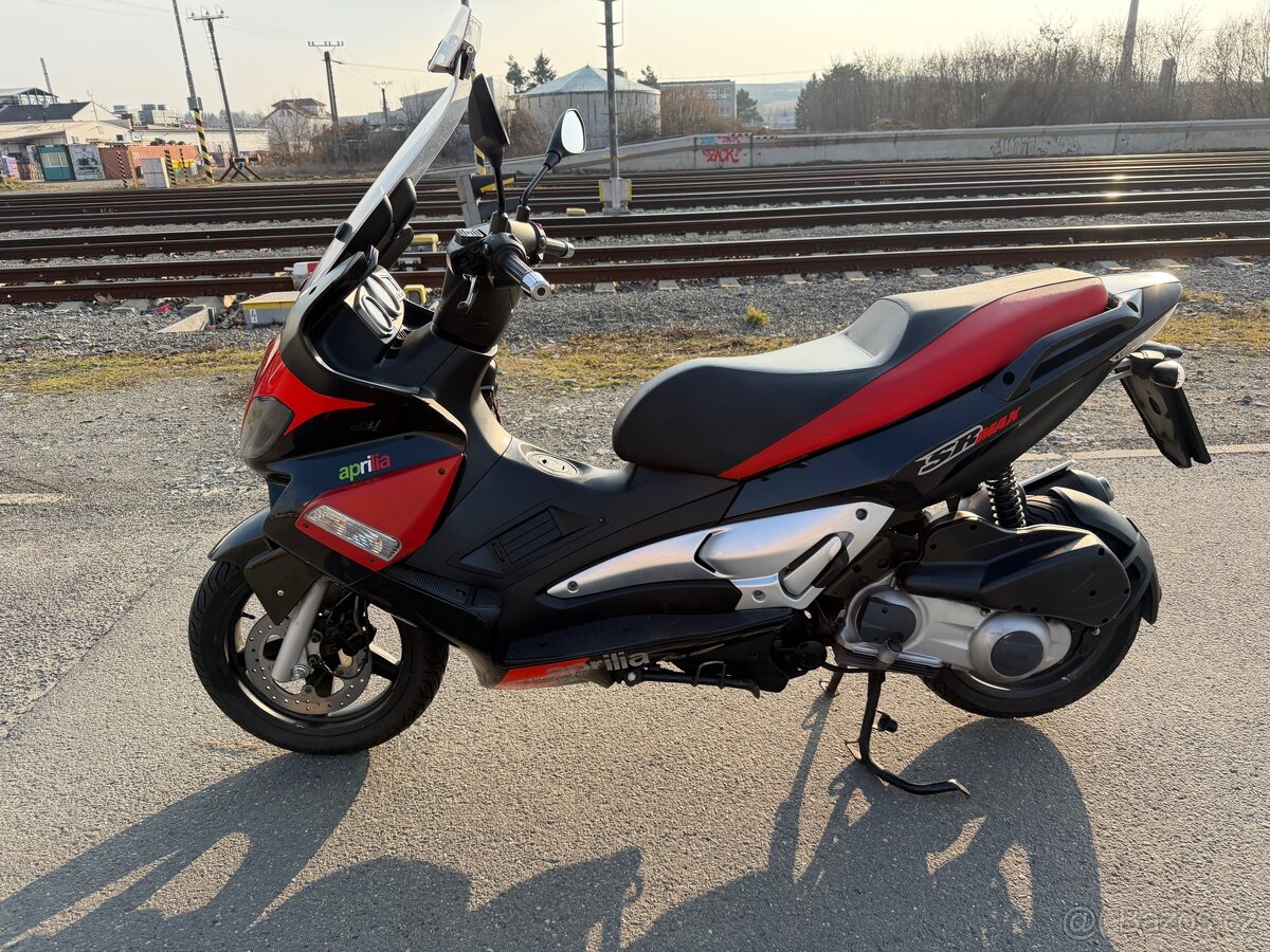 Aprilia SR MAX 300 - 2