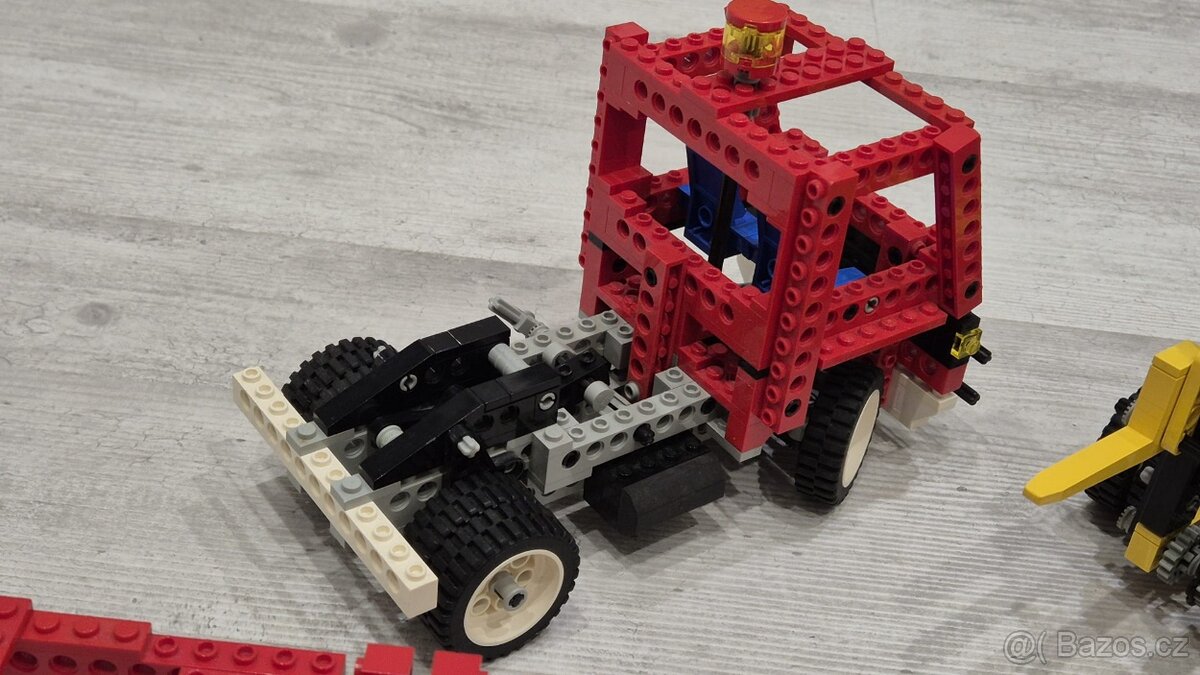 LEGO 8872 Technic Forklift Transporter - 2