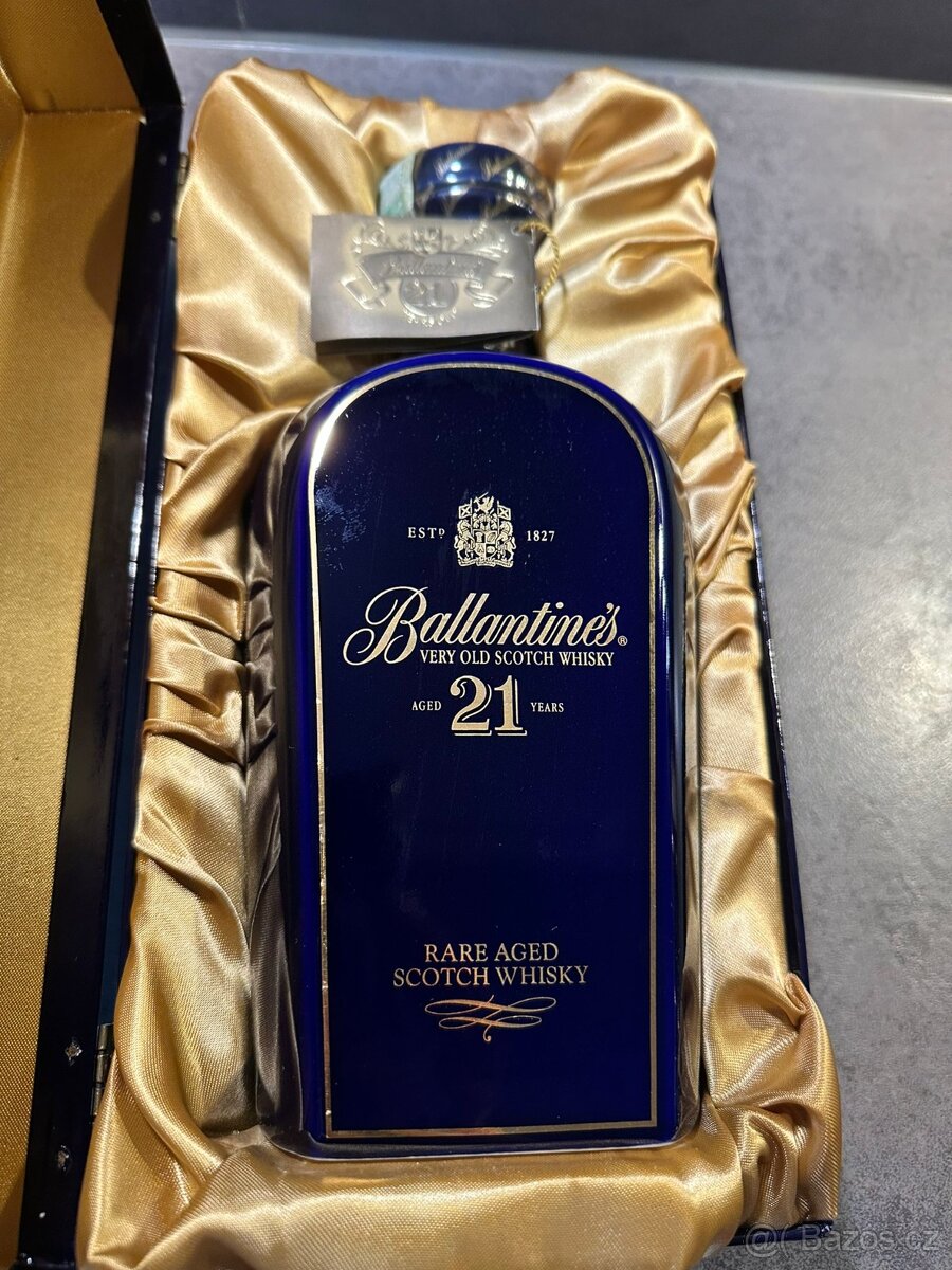 Ballantine's 21 Year Old (Modrý Keramický Dekanter, 70cl) - 2
