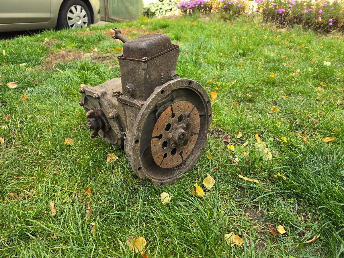 Převodovka z frézky - náhradní díly - 2