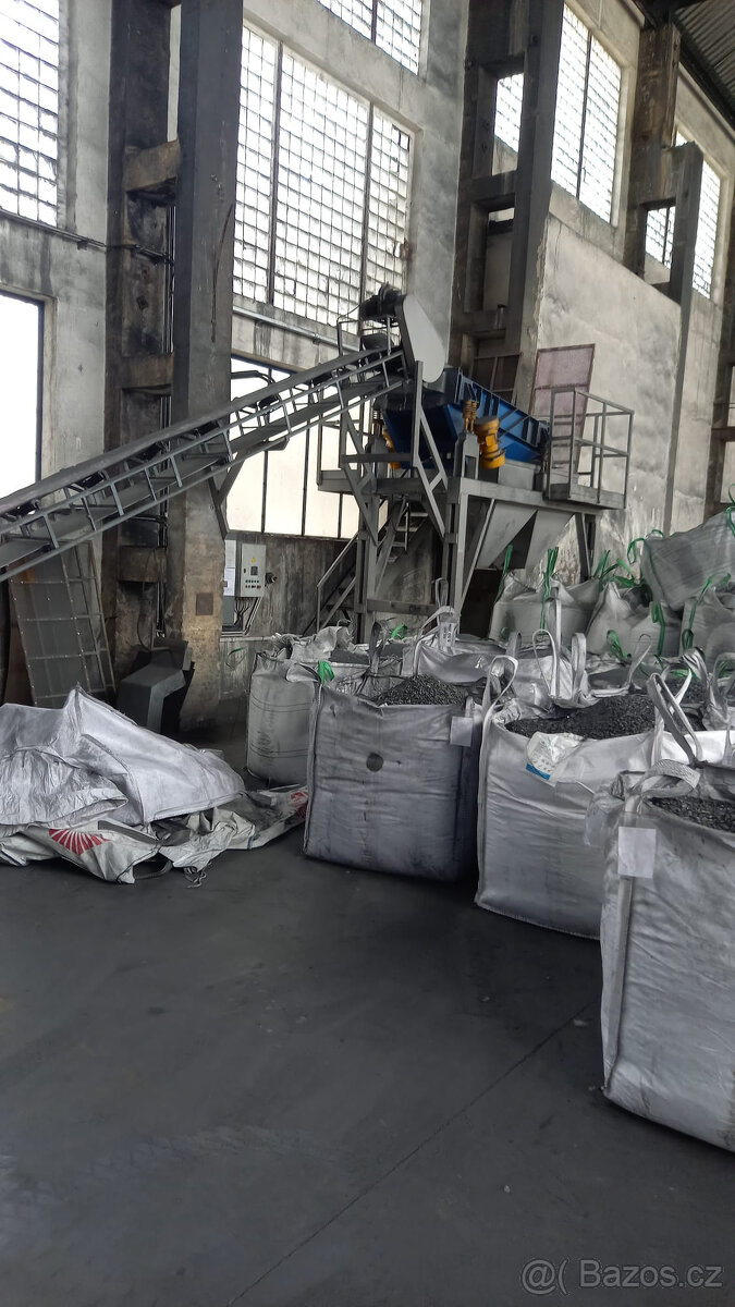 Třídička vč. dopravníku a násypky - 2