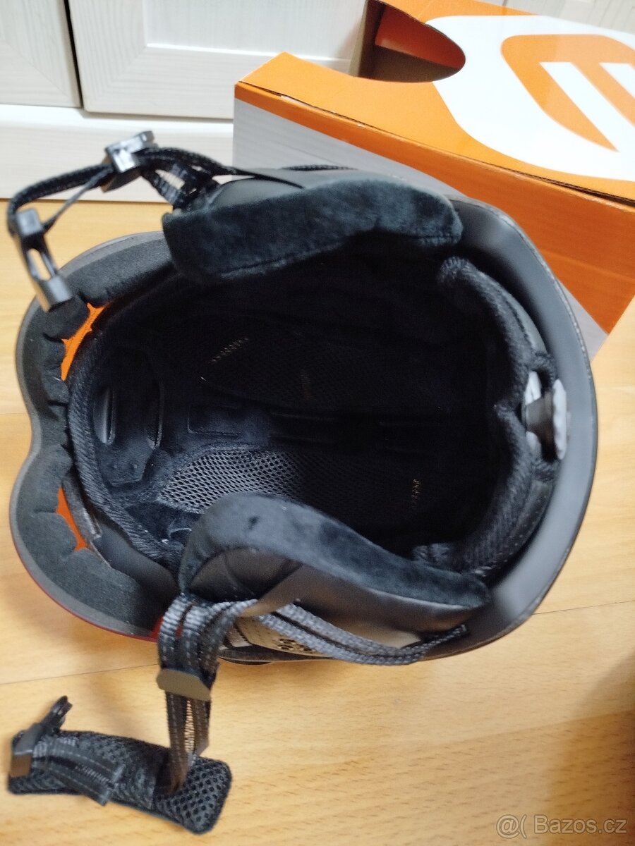 Lyžařská helma - 2