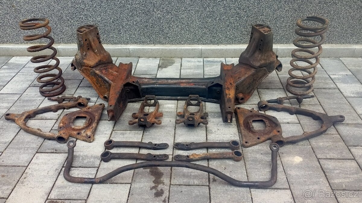 Přední náprava z Jaguaru S-type - 2