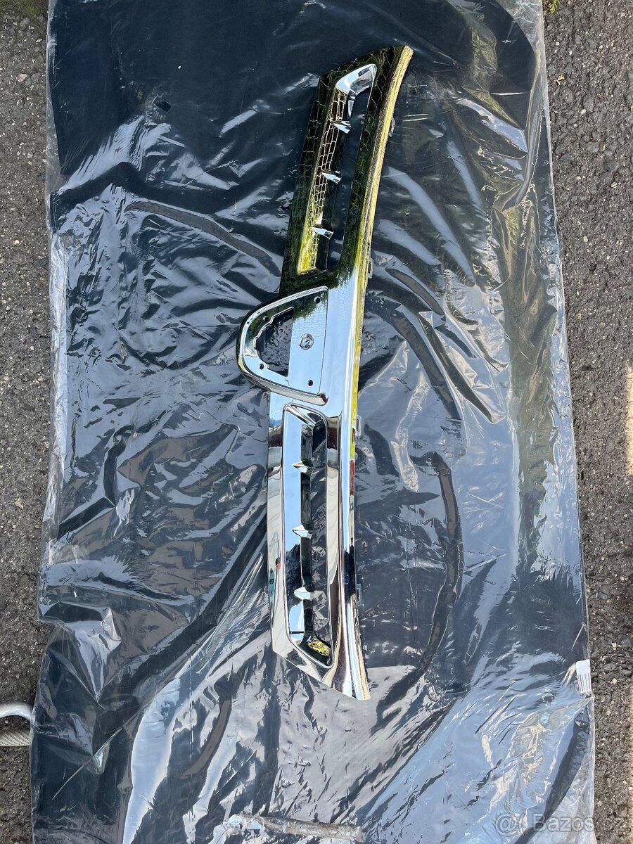 Dacia Duster maska - 2