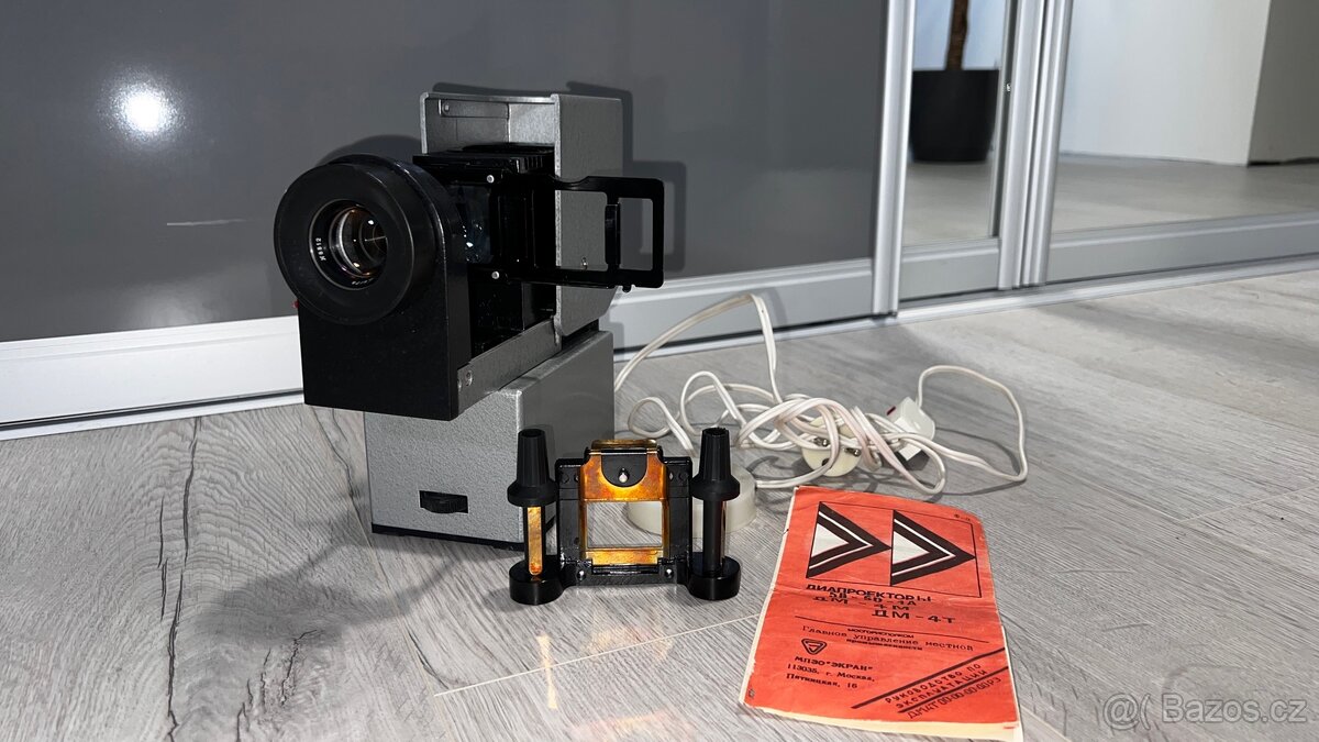 Projektor model DM-4T - 2