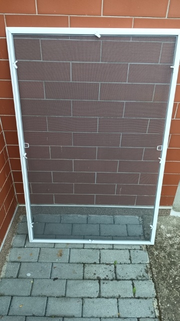 Prodám 2 sítě proti hmyzu - hliník, plně funkční, viz. text - 2