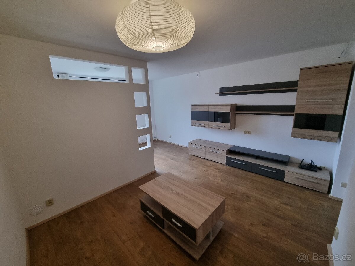 Pronájem Luštěnice - 2