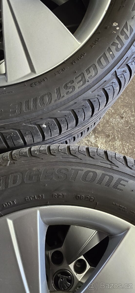 Pneu letni 215/55 r17 94v dot 22 - 2