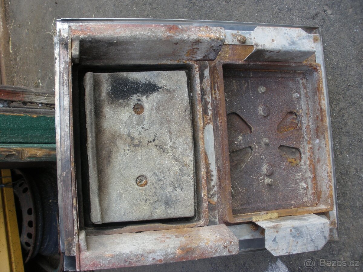 Zánovní dvířka kotle - pece . - 2