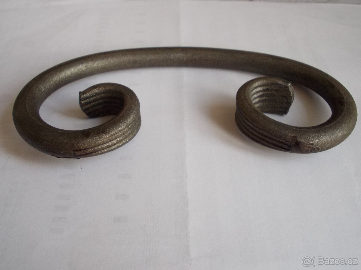 Kovaná - ozdobná céčka - 2