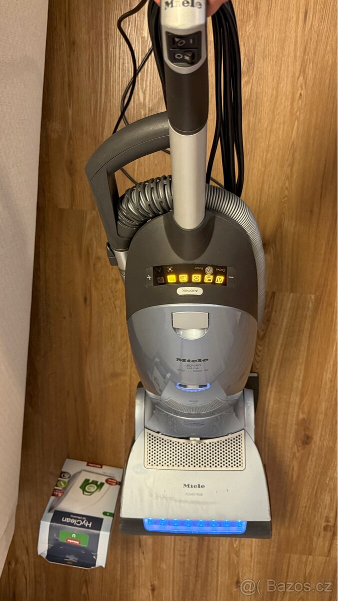 Vysavač Miele S7580 Power Plus +příslušenství - 2
