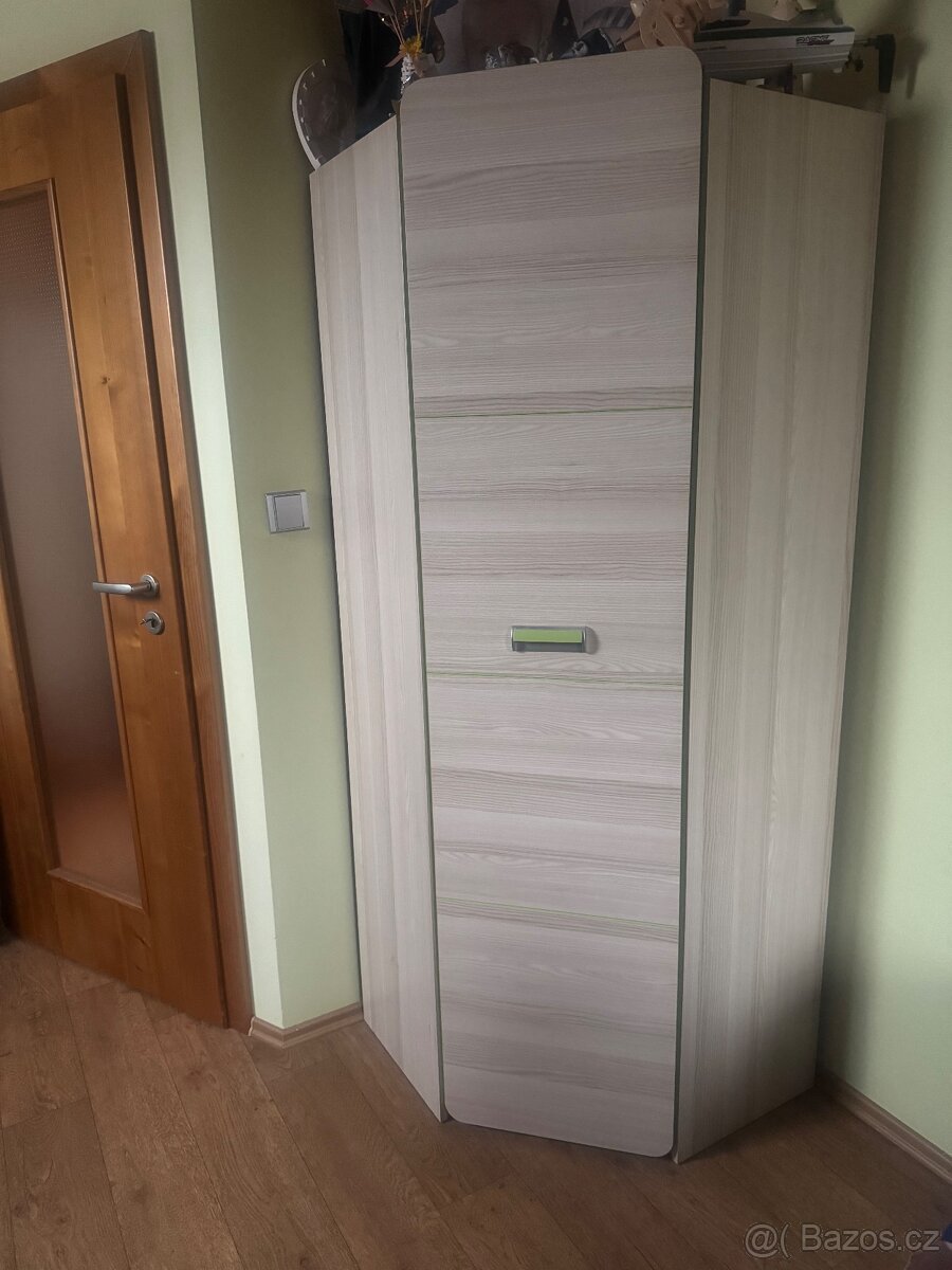 Dětská rohová šatní skříň - 2