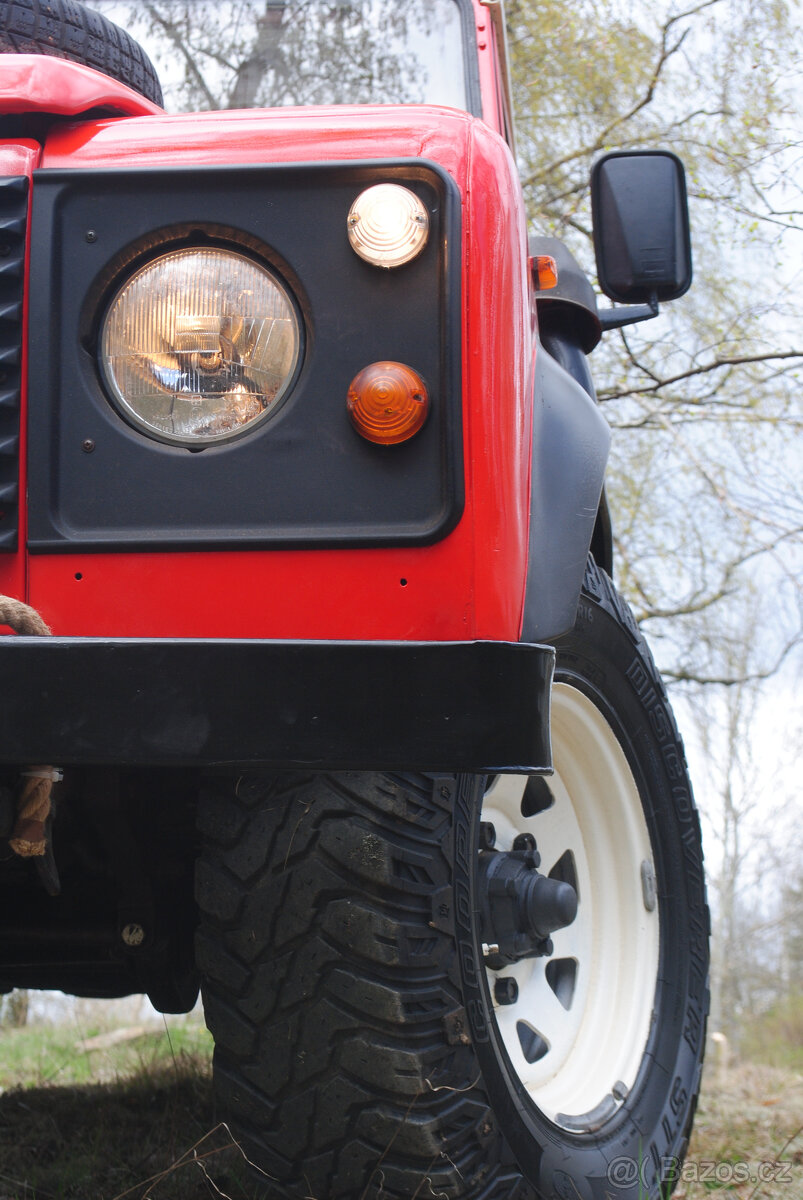 Land Rover Defender 90