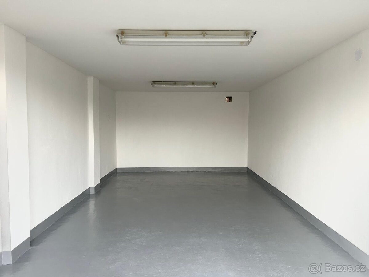 Velká garáž - Staré Město - 25 m2 - 2