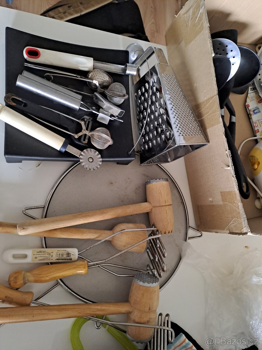 Kuchyňské nádobí 10Kč kus.Sada 5ks-20 Kč - 2