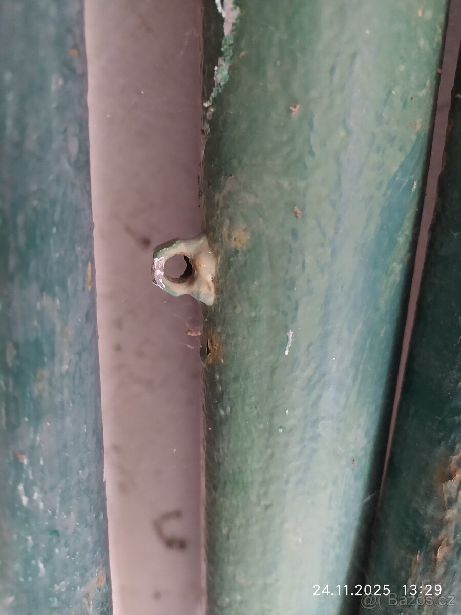 Plotové sloupky cca 14 kusů á 35 Kč - 2