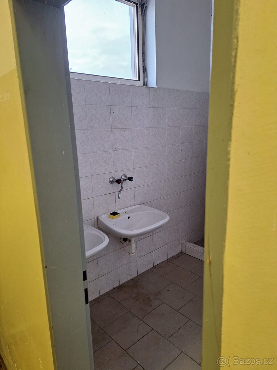 Pronájem skladových prostorů - 2