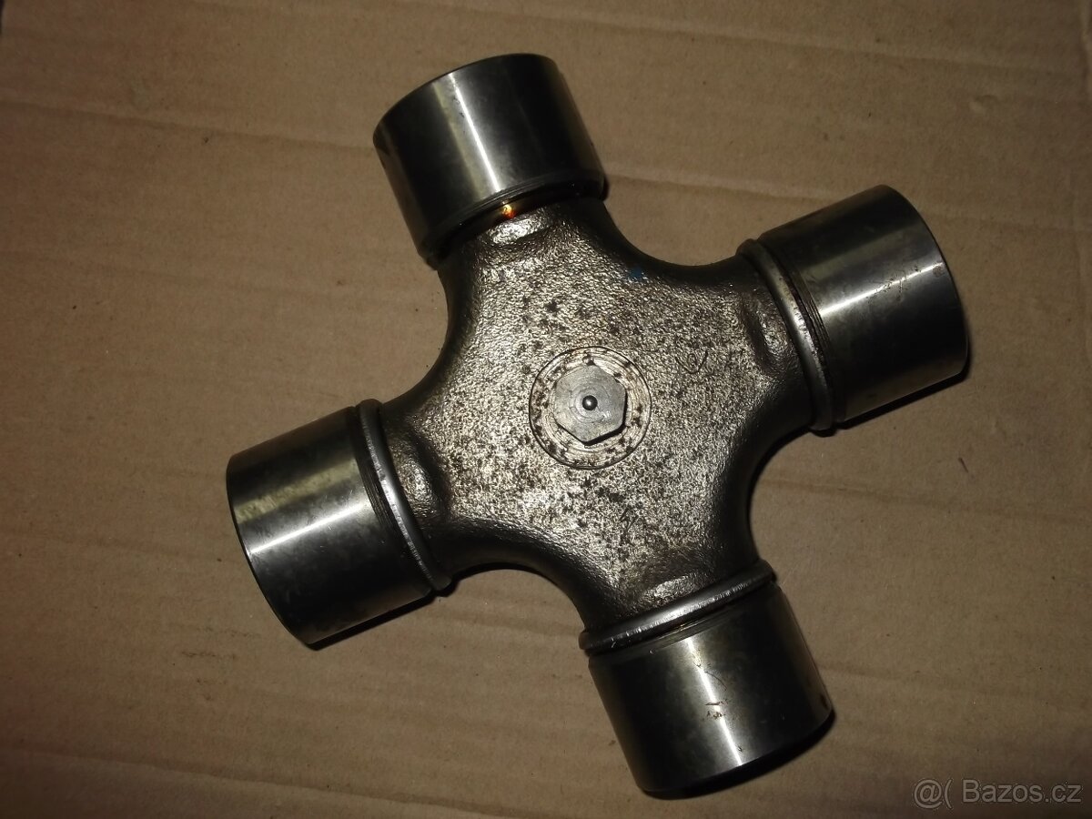 Kříž kardanu Škoda 706 - 2