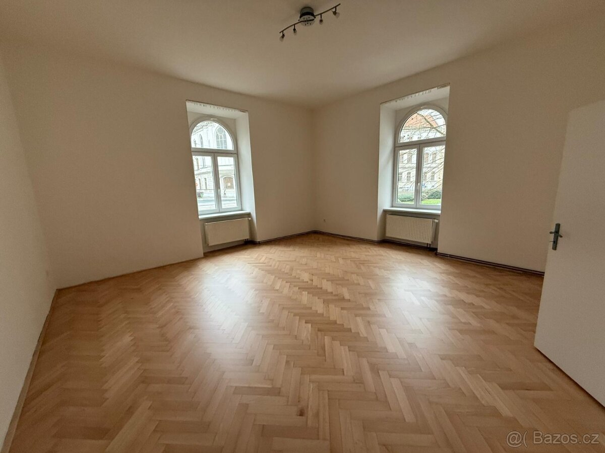 Byt 4+1 (154 m2) s velkou šatnou a spíží - 2