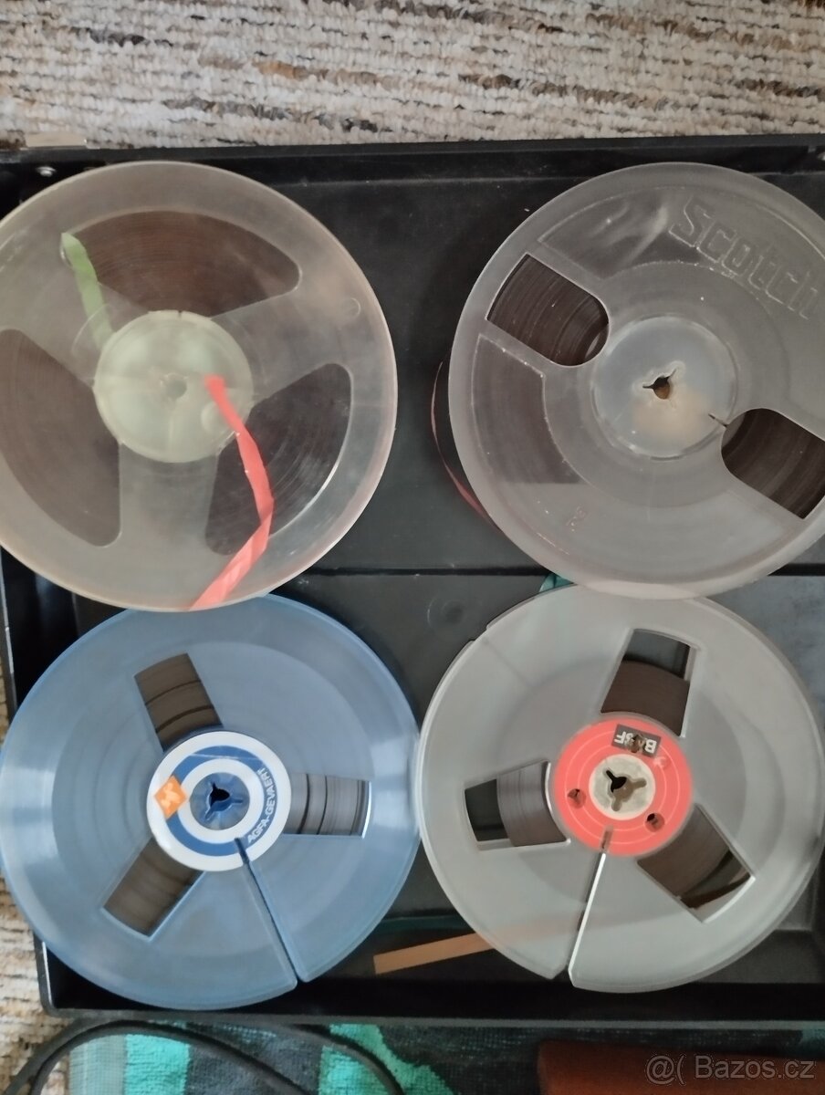 Nabízím retro magnetofony, včetně pásků a radio. - 2