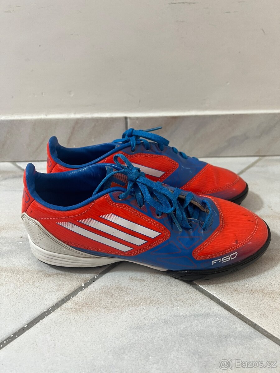 Turfy kopačky Adidas. - 2