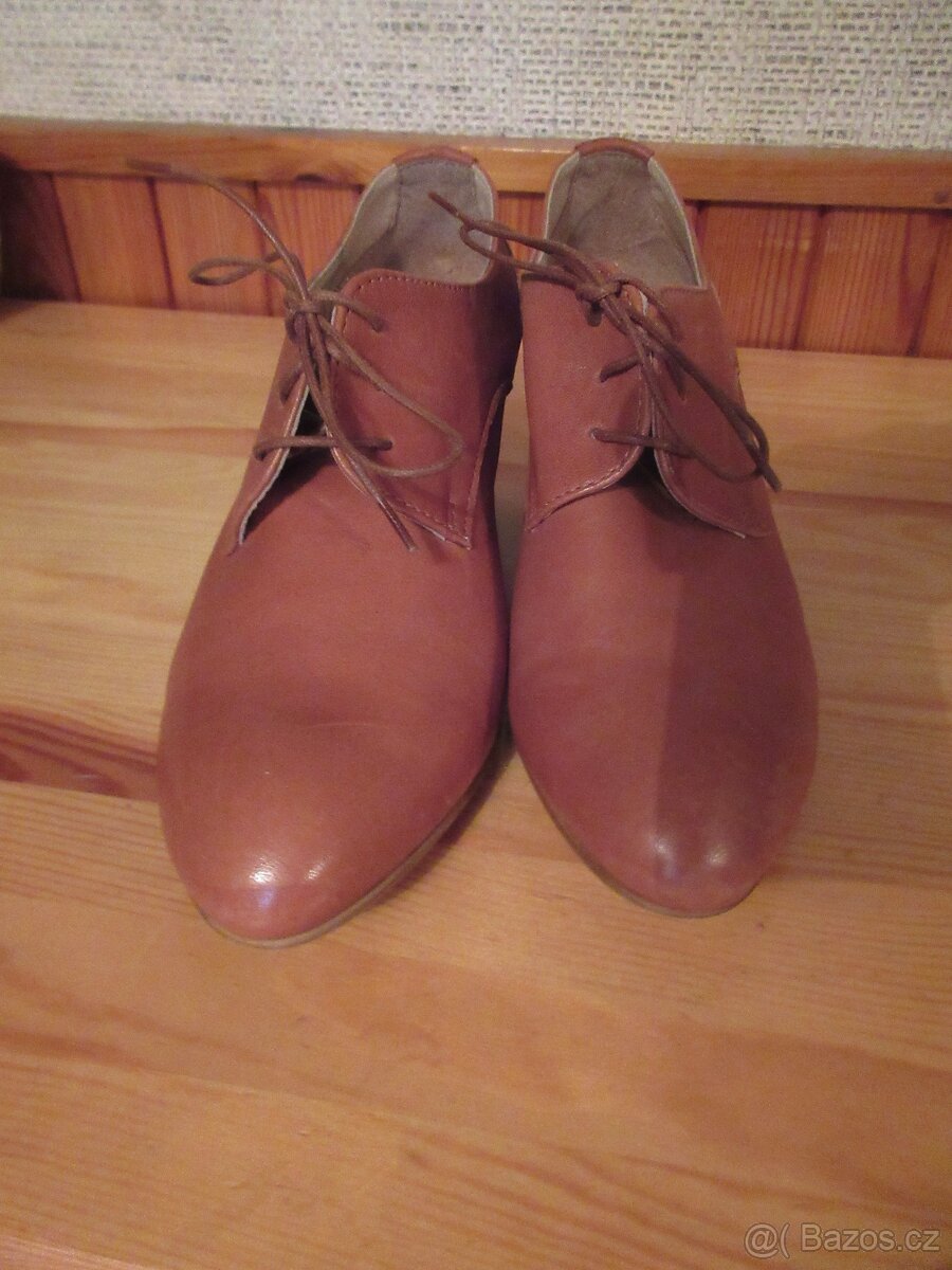 Dámské šněrovací boty - vel. 38. - 2