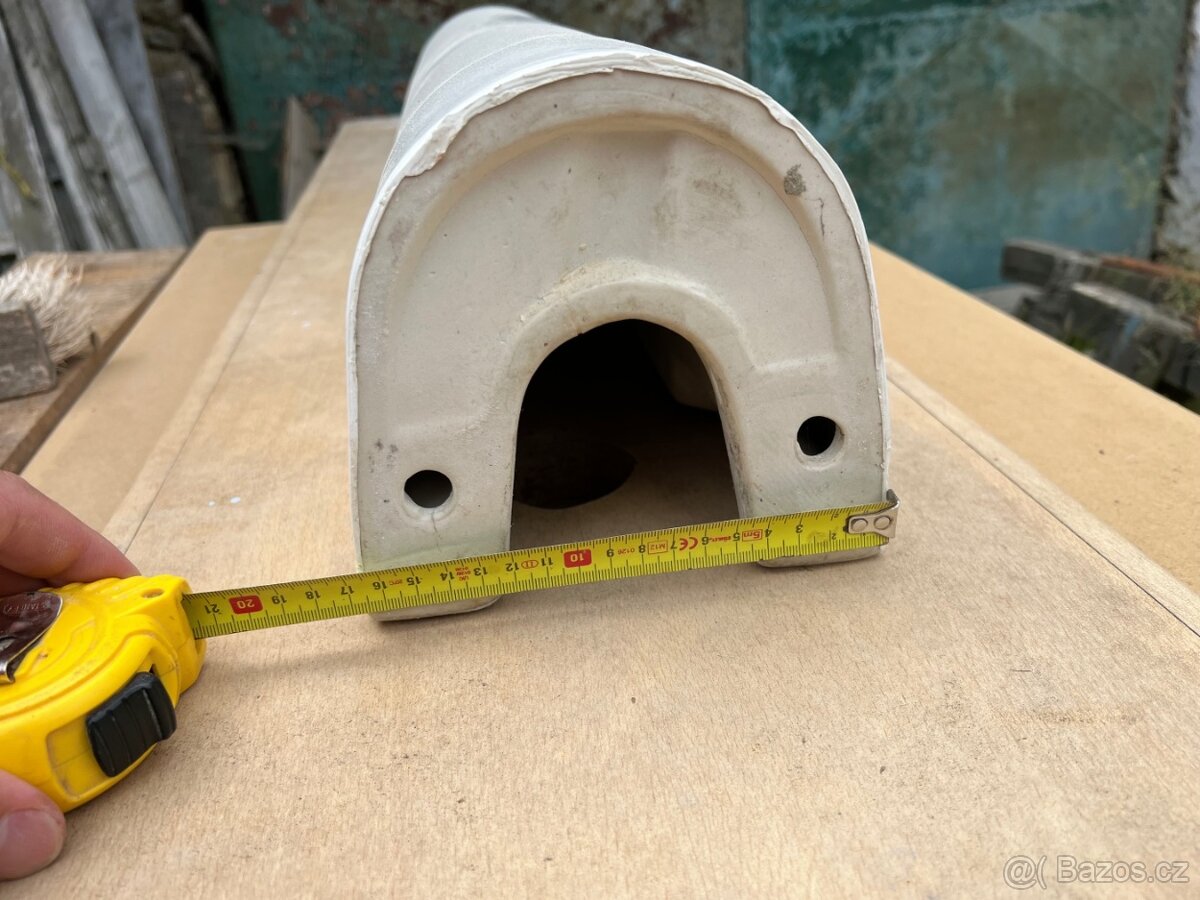 Keramický kryt pod umyvadlo. - 2