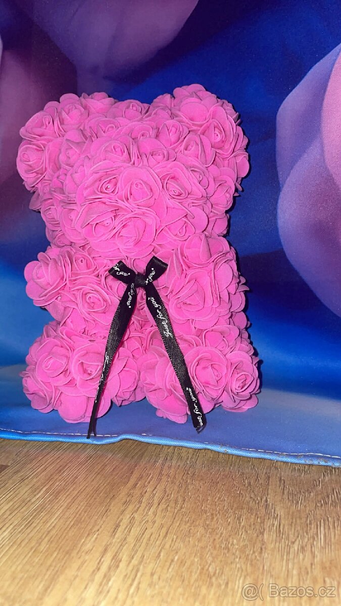 Ručně vyráběný medvídek z růží 🧸🌹 - 2