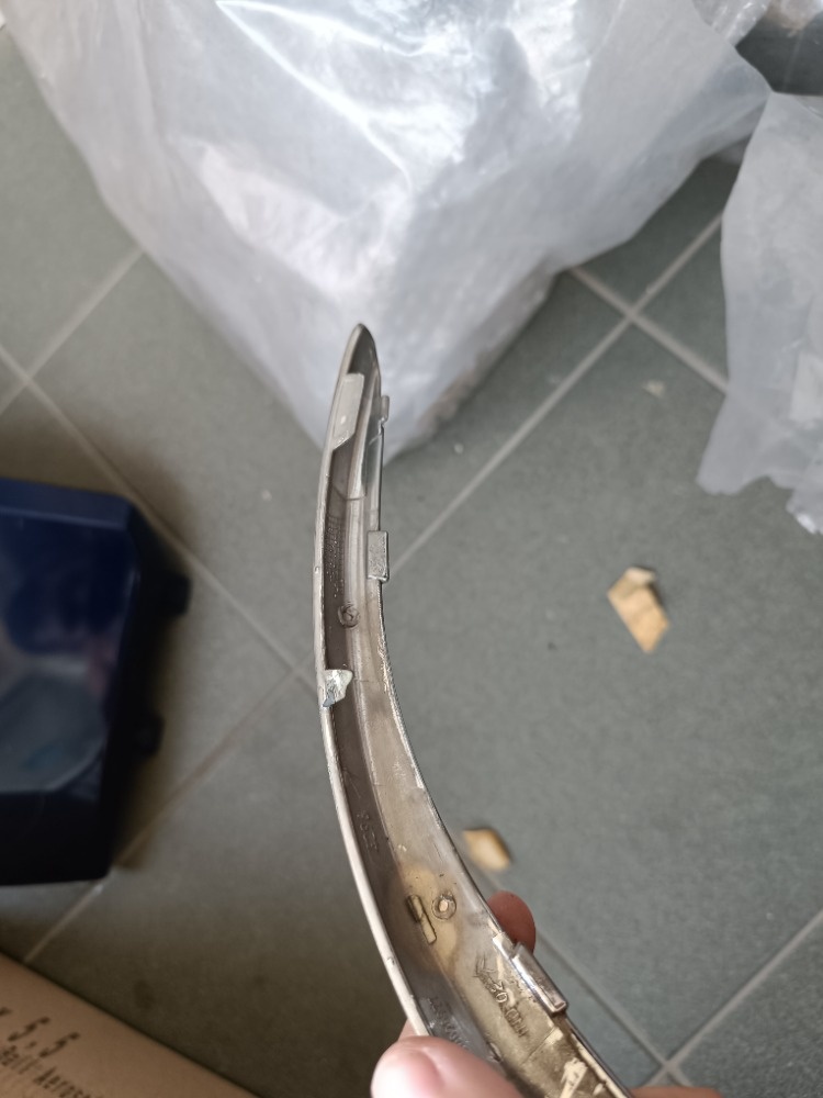 Chromovaná lišta zadního nárazníku - 2