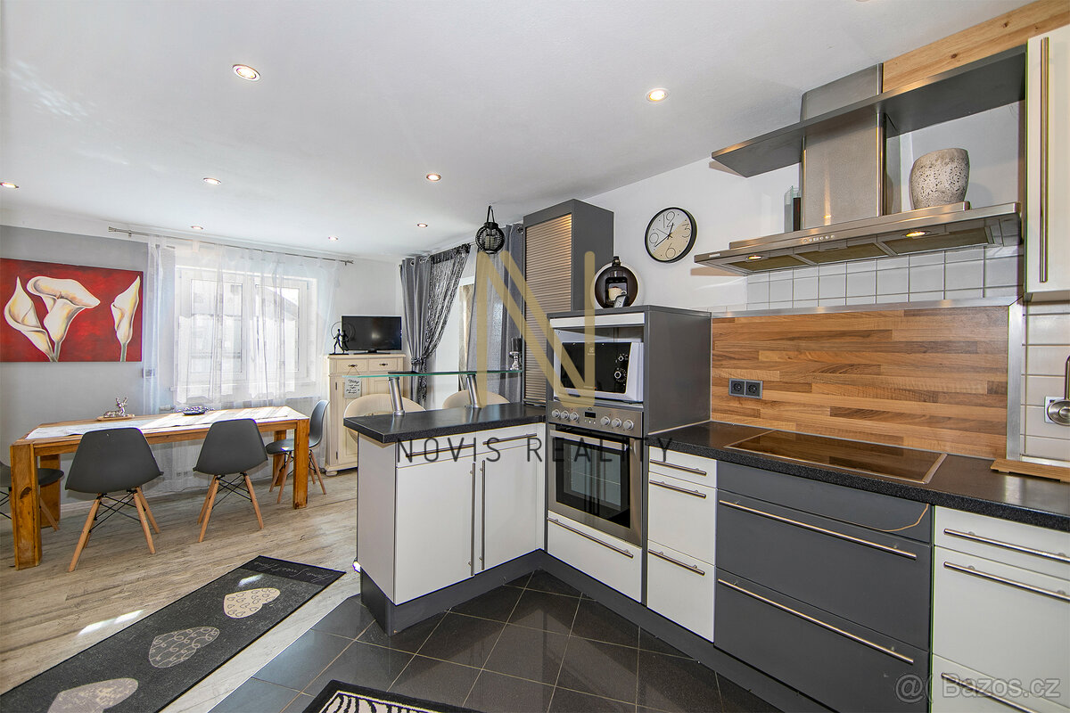 Prodej, rodinný dům se dvěma bytovými jednotkami, 213 m², Re - 2