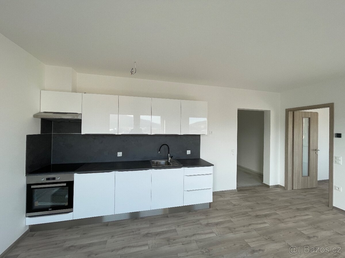 pronájem bytu 3+KK s terasou - 2