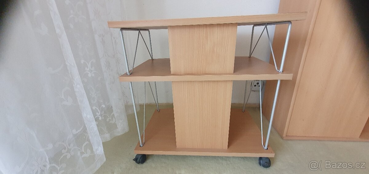 Televizní stolek na kolečkách - 2