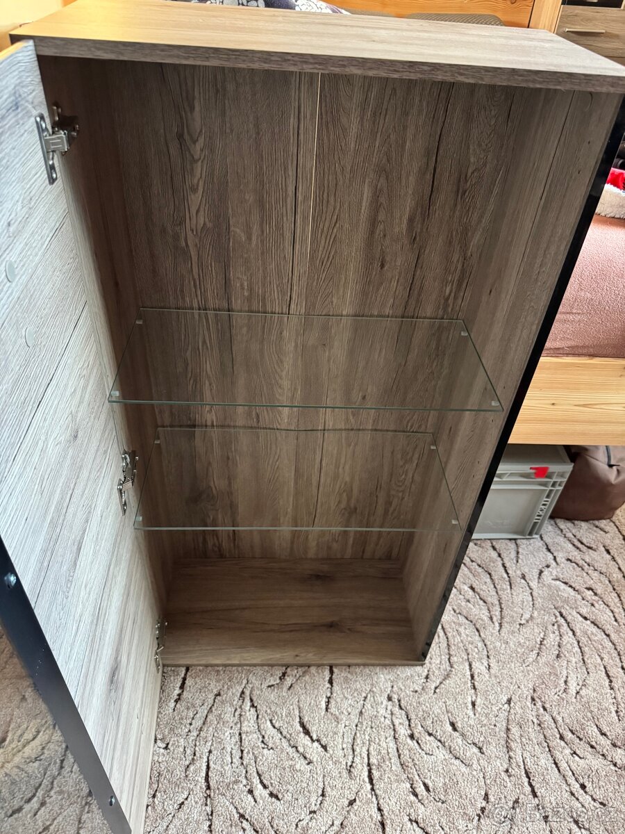 Závěsná skříňka - 2