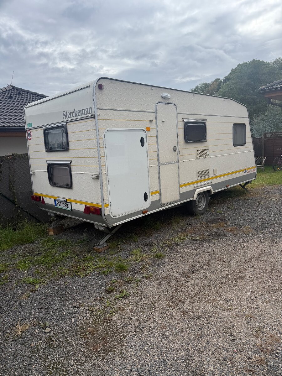 Karavan Sterckemann 490,garáž - 2