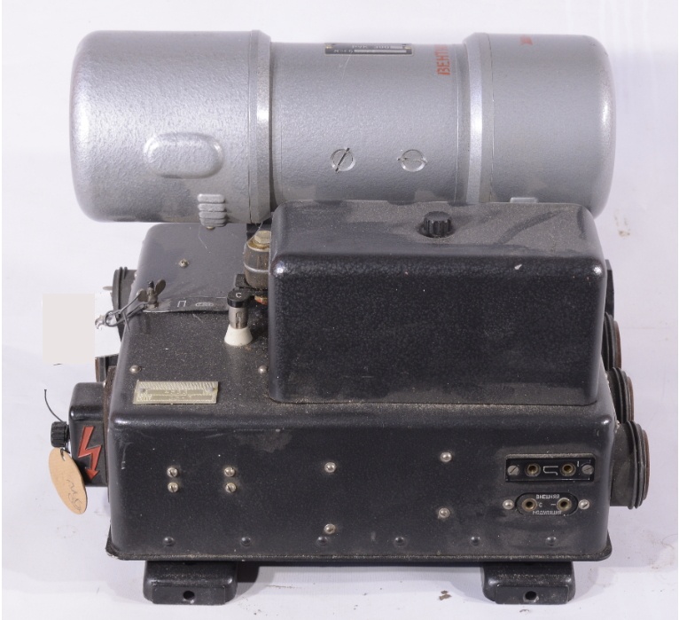 Měnič a anténní díl R-805 (RSB5) - 2