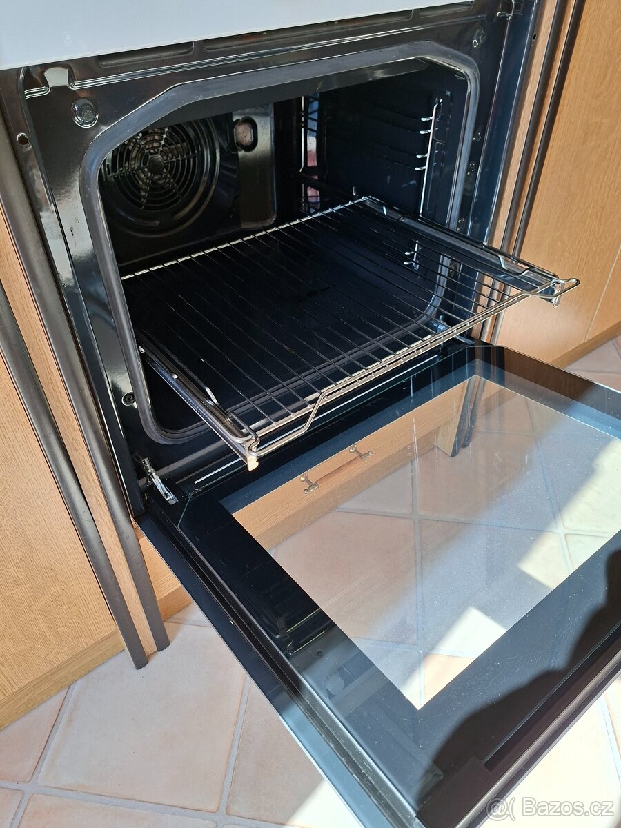 Prodám elektrickou troubu Mora - 2