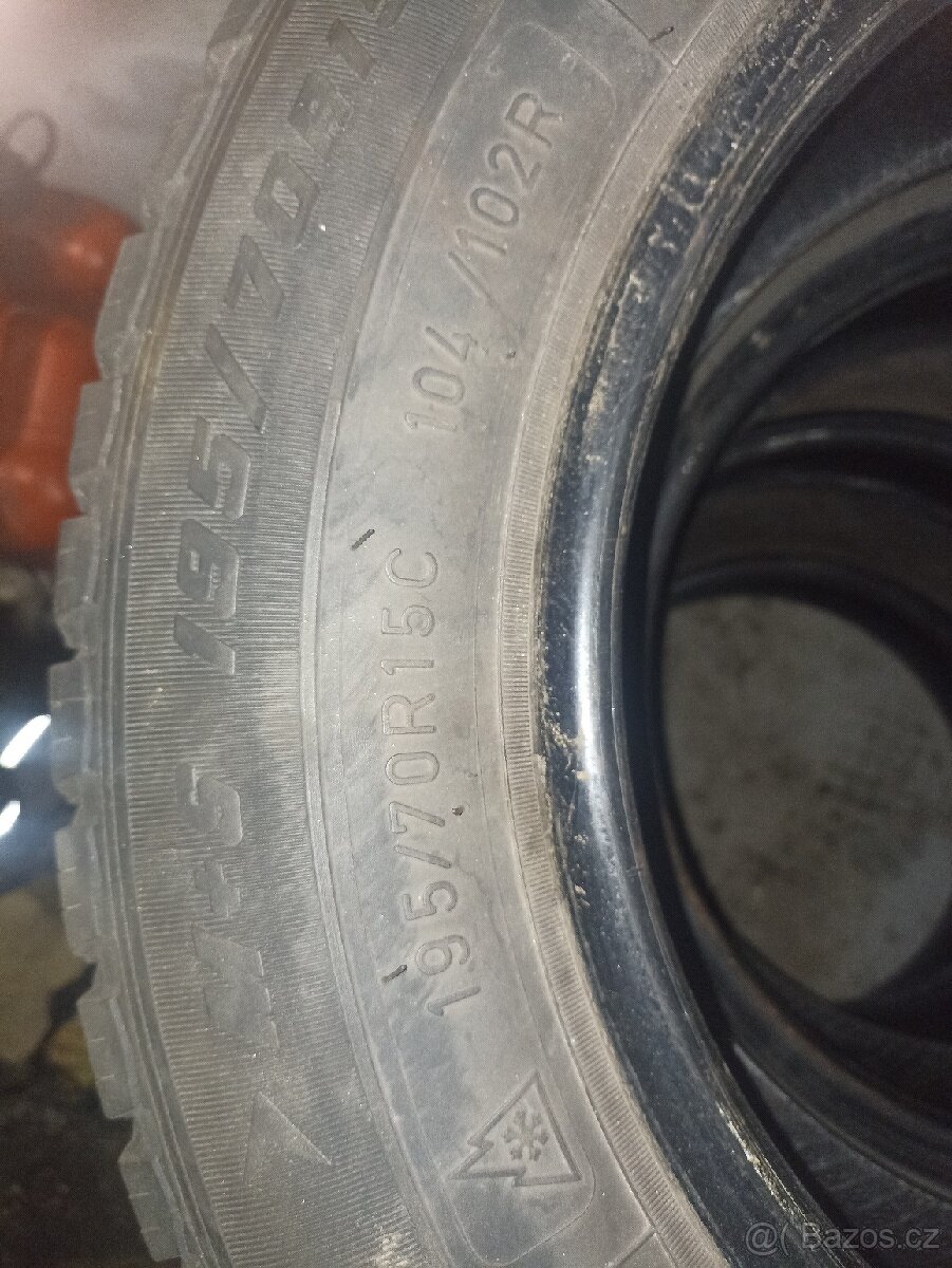 Zimní pneu 195/70 15C - 2