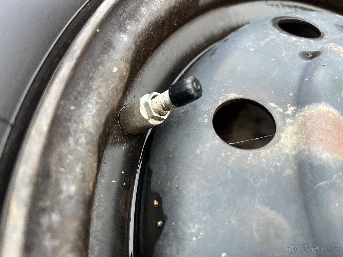 Zimní sada Suzuki Swift 4x100 175/65/15 vč tpms - 2