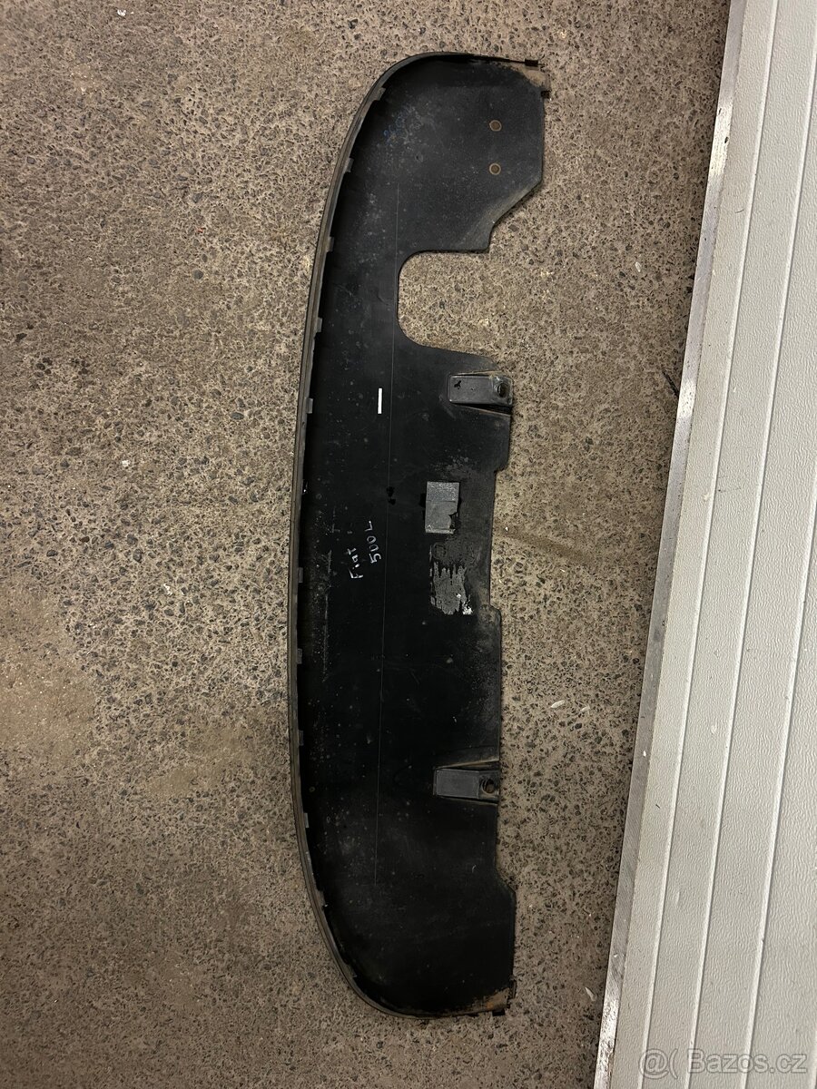 Spoiler zadního nárazníku Fiat 500L - 2
