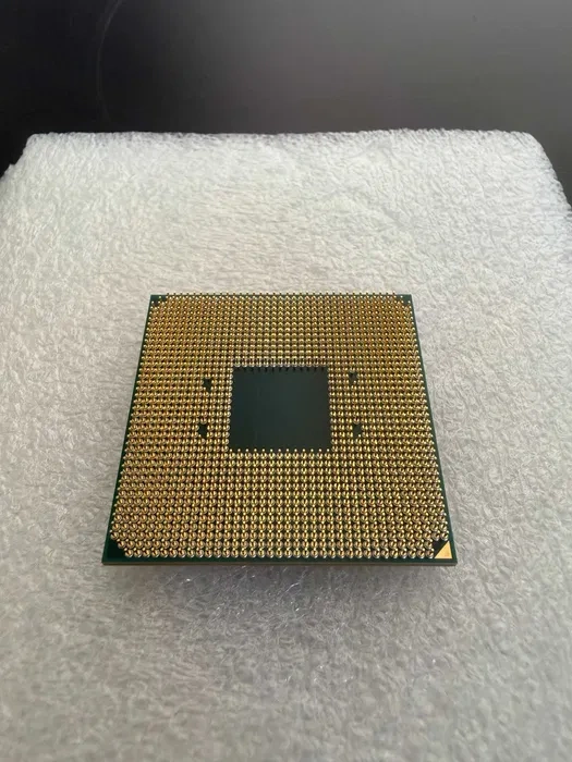AMD Ryzen 7 5800X3D - 2