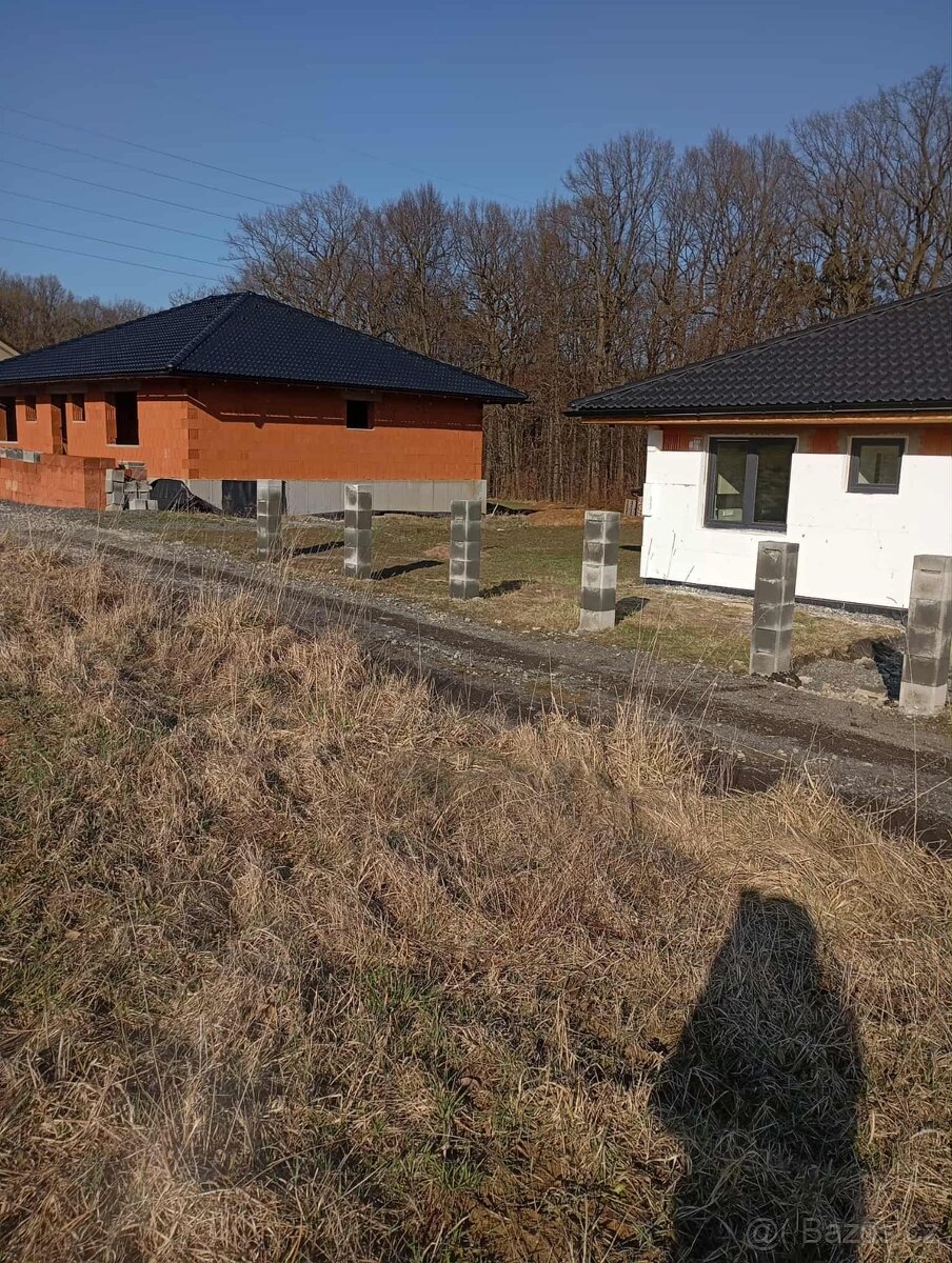 Novostavba 4+kk v přírodě, pozemek 1700m2 - 2