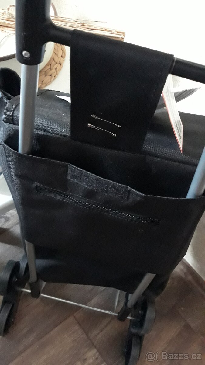 Černá taška na kolečkách - 2