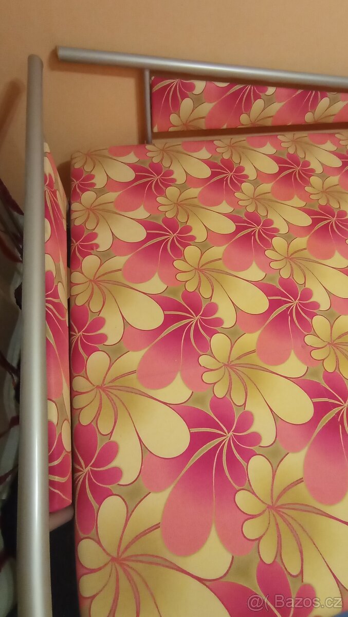 Manželská čalouněná rohová postel - 2