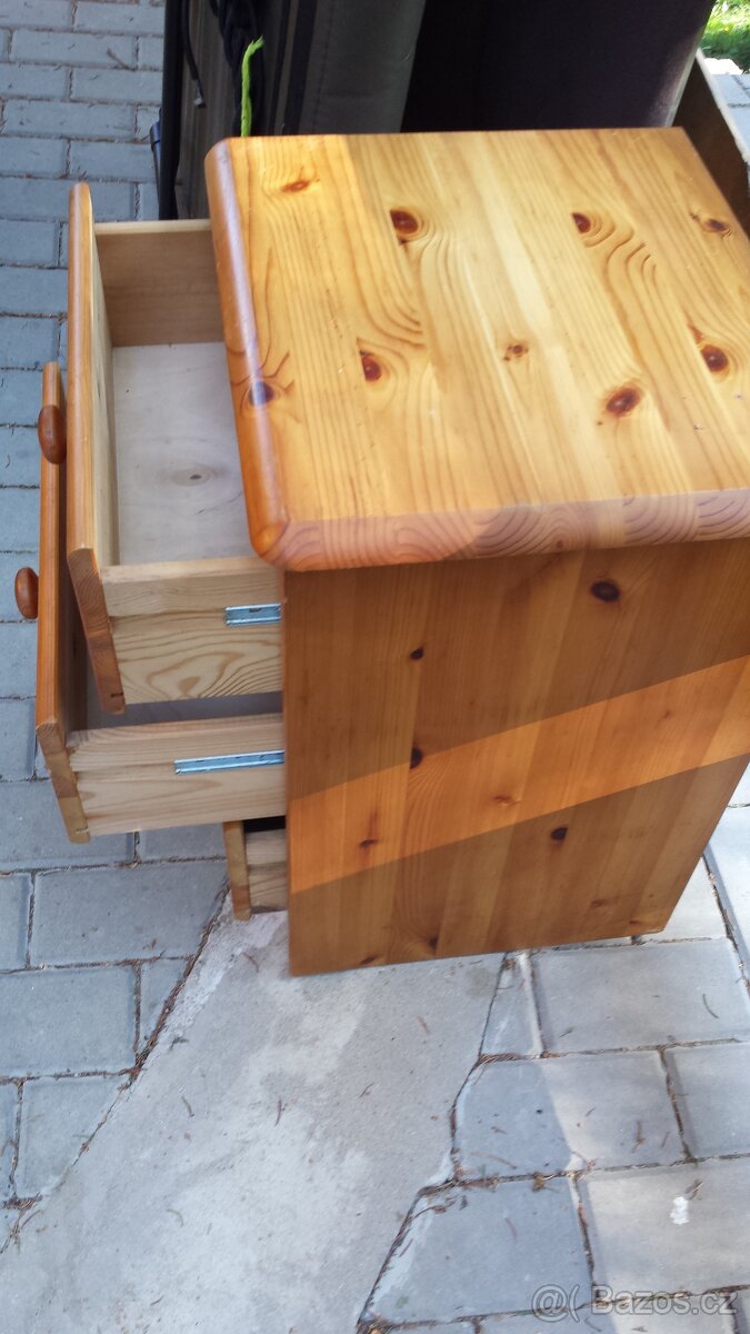 noční stolek masiv. zánovní nevyužit. 3 zásuvky-foto - 2