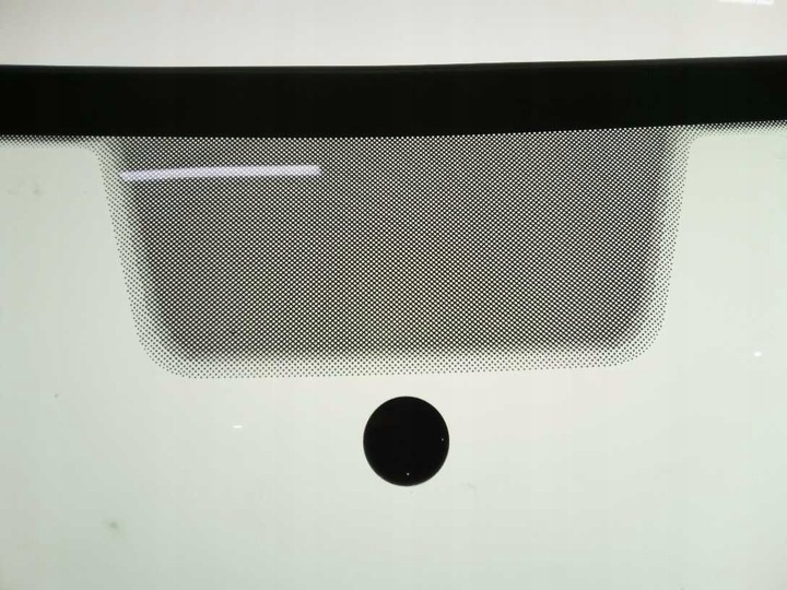 VW Polo čelní sklo - 2