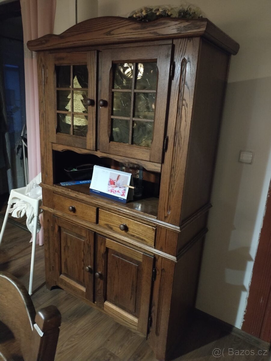 Prodám dvě skříně z masivního dřeva - 2