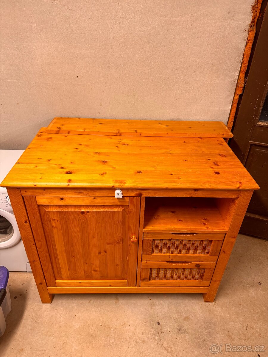 Přebalovací dřevěný pult - 2